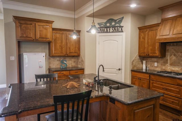 1005 Crescent Hill Ct, Bullard, TX 75757