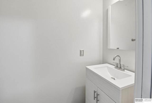 1415 Skyline Drive, Omaha, NE 68022