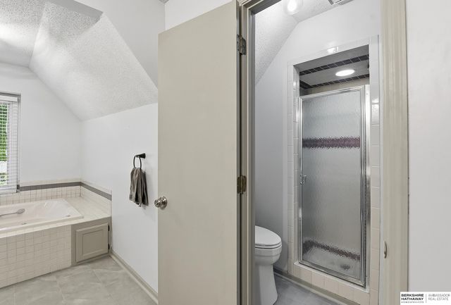 1415 Skyline Drive, Omaha, NE 68022