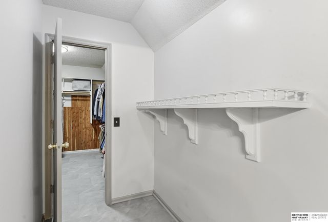 1415 Skyline Drive, Omaha, NE 68022