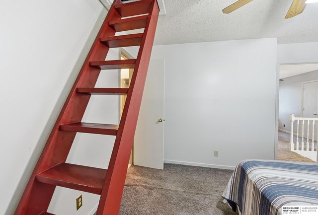 1415 Skyline Drive, Omaha, NE 68022