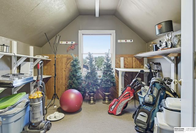 1415 Skyline Drive, Omaha, NE 68022
