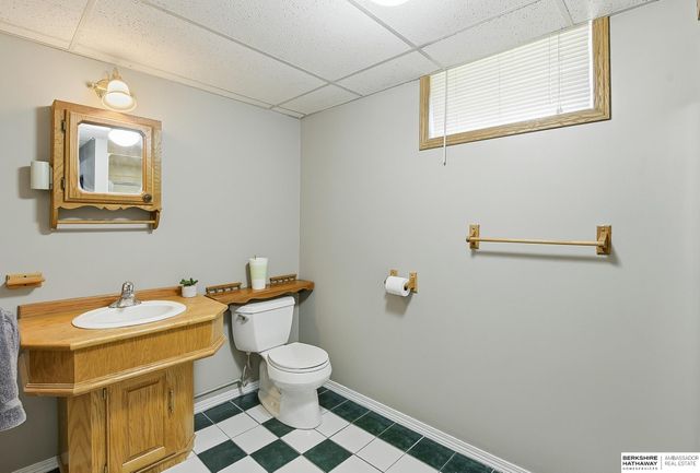 1415 Skyline Drive, Omaha, NE 68022