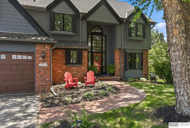 1415 Skyline Drive, Omaha, NE 68022