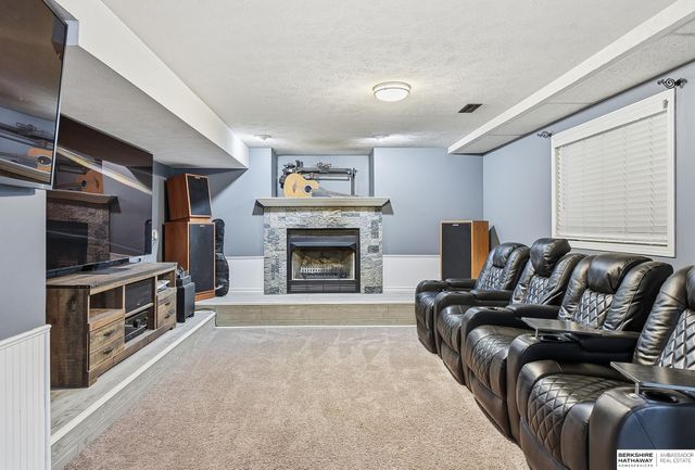 1415 Skyline Drive, Omaha, NE 68022