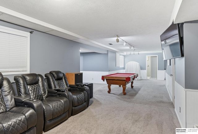 1415 Skyline Drive, Omaha, NE 68022
