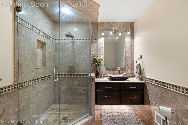 4335 Echo Road, Bloomfield Charter Township, MI 48302