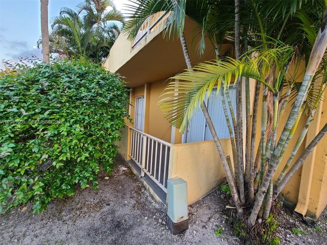 18111 NW 68th Avenue G106, Hialeah, FL 33015
