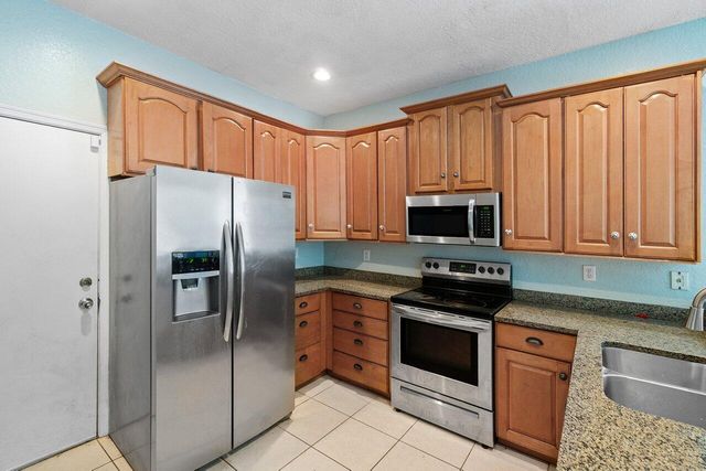 5453 Queenship Court, Greenacres, FL 33463
