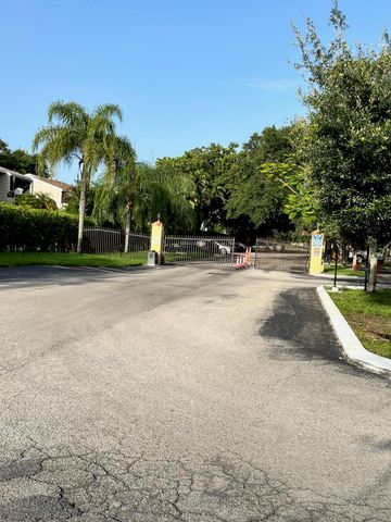 450 Commodore Drive 106, Plantation, FL 33325
