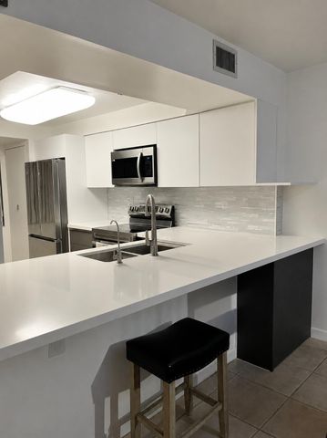 450 Commodore Drive 106, Plantation, FL 33325