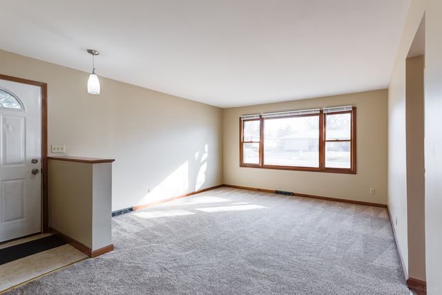 1131 Johnston Drive, Aurora, IL 60506