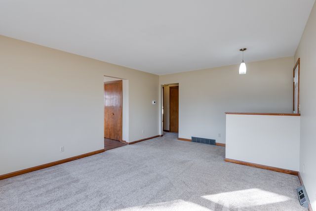 1131 Johnston Drive, Aurora, IL 60506