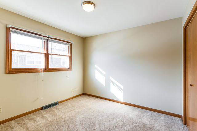 1131 Johnston Drive, Aurora, IL 60506