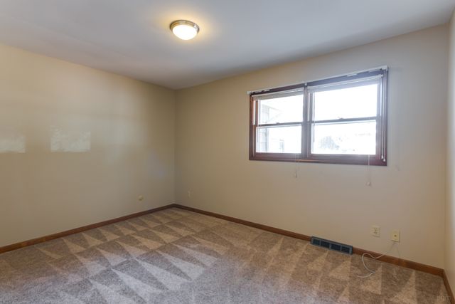 1131 Johnston Drive, Aurora, IL 60506