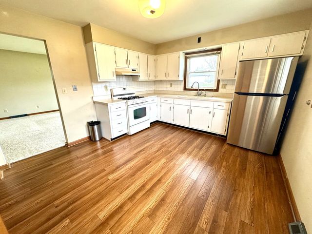 1131 Johnston Drive, Aurora, IL 60506