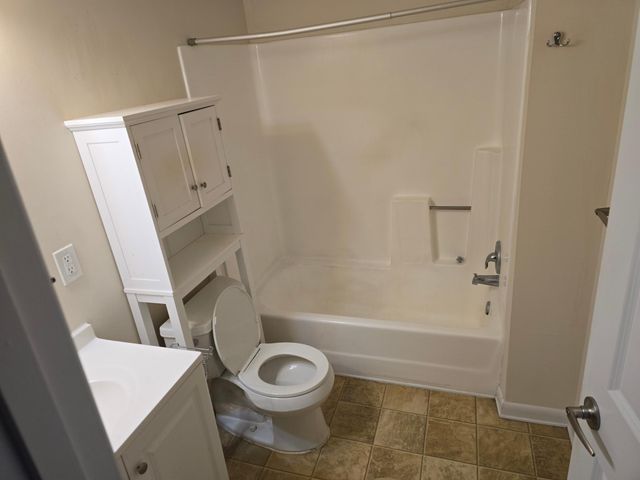 7600 157th Street W 205, Apple Valley, MN 55124