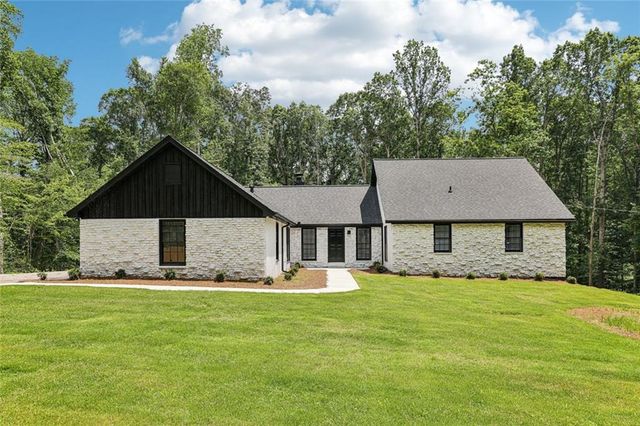 2725 Glendale Drive NE, Conyers, GA 30013