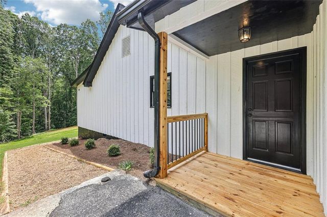 2725 Glendale Drive NE, Conyers, GA 30013