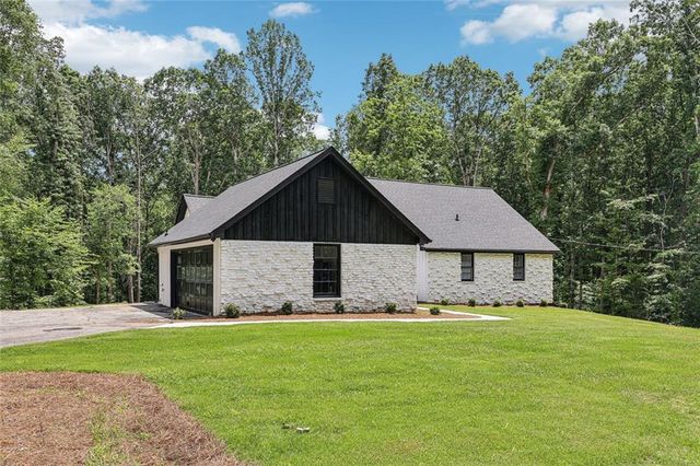 2725 Glendale Drive NE, Conyers, GA 30013