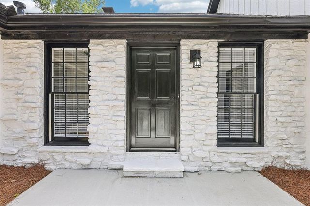 2725 Glendale Drive NE, Conyers, GA 30013