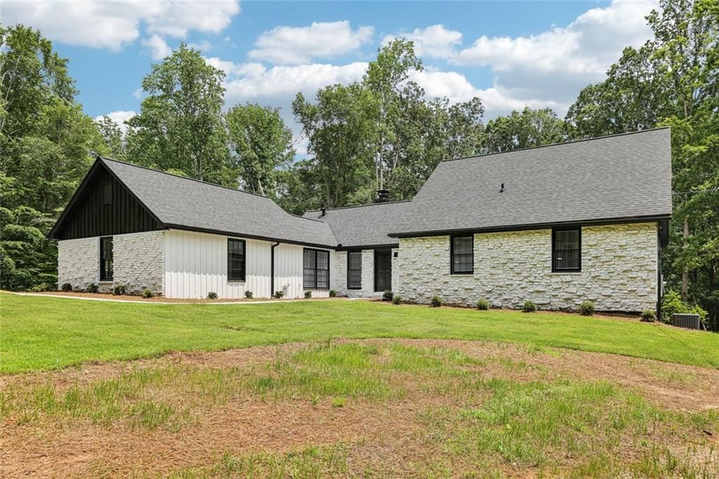 2725 Glendale Drive NE, Conyers, GA 30013