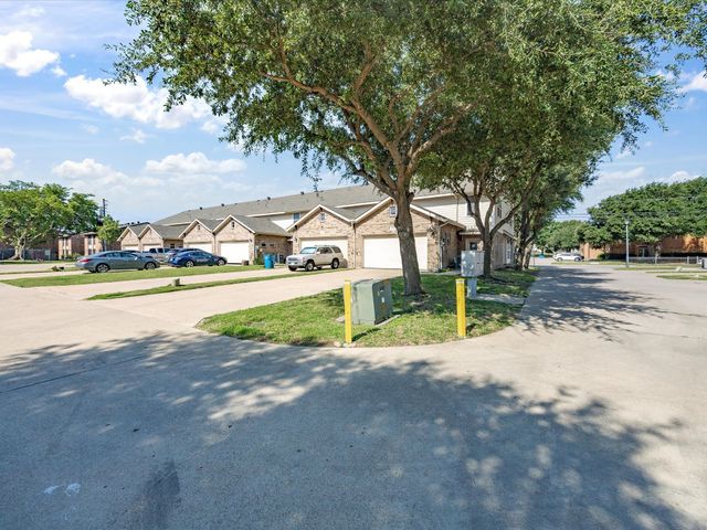 676 S Charles Street, Lewisville, TX 75057