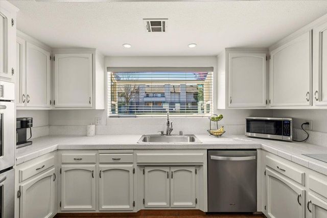 8041 Alta Vista Ln, Citrus Heights, CA 95610