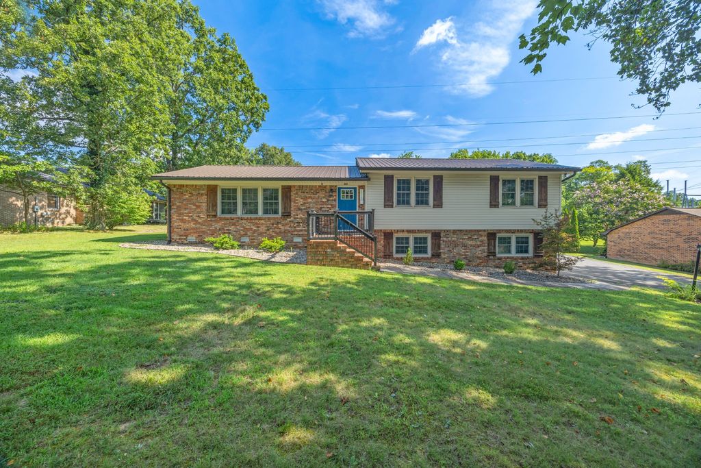1015 Tanglewood Dr, Cookeville, TN 38501