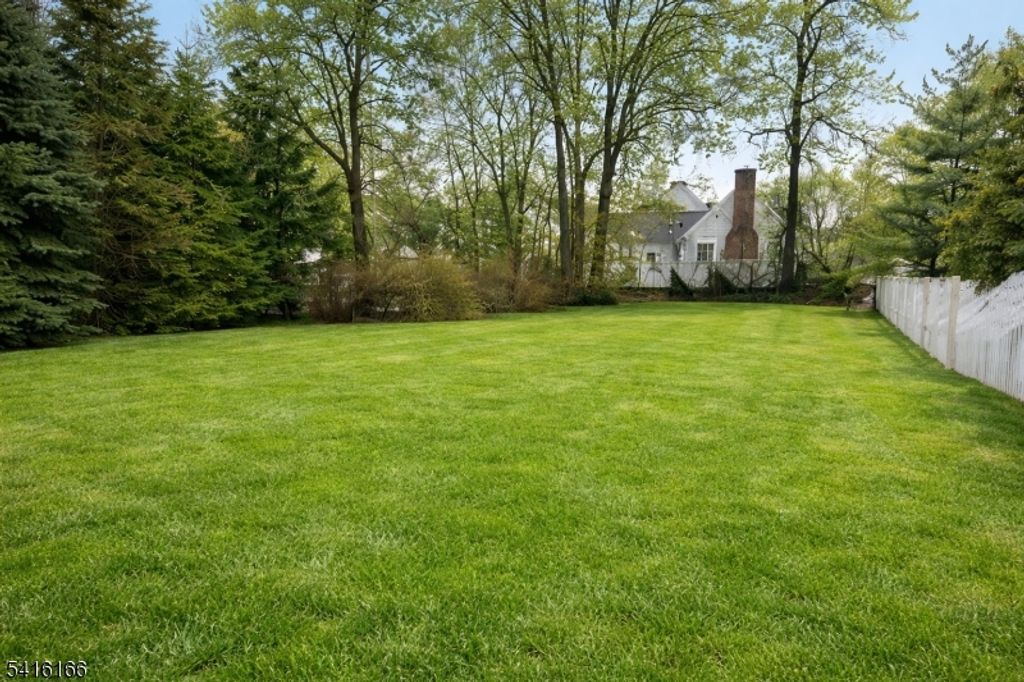 8 Hedges Ave, Chatham Boro, NJ 07928 — photo 2