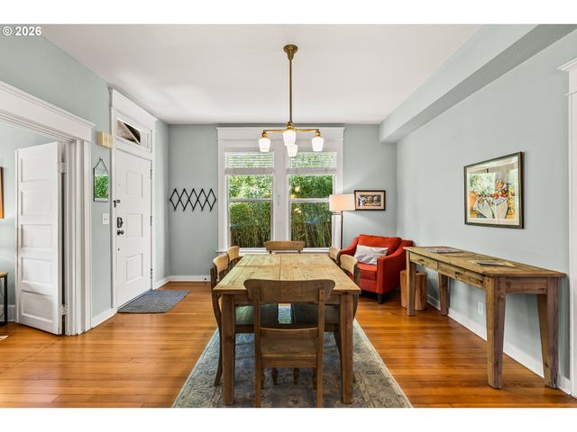 737 Ne SKIDMORE St, Portland, OR 97211