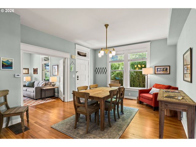 737 Ne SKIDMORE St, Portland, OR 97211