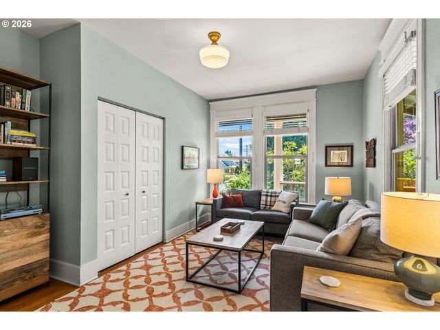 737 Ne SKIDMORE St, Portland, OR 97211