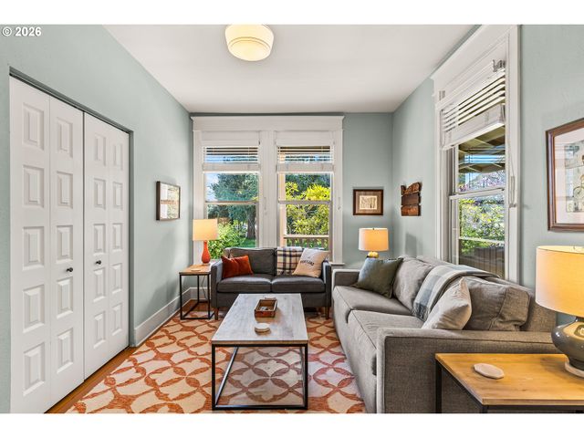 737 Ne SKIDMORE St, Portland, OR 97211