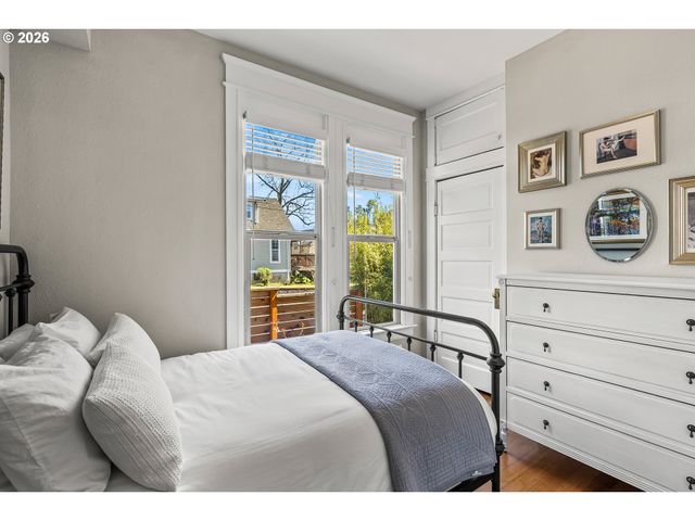 737 Ne SKIDMORE St, Portland, OR 97211