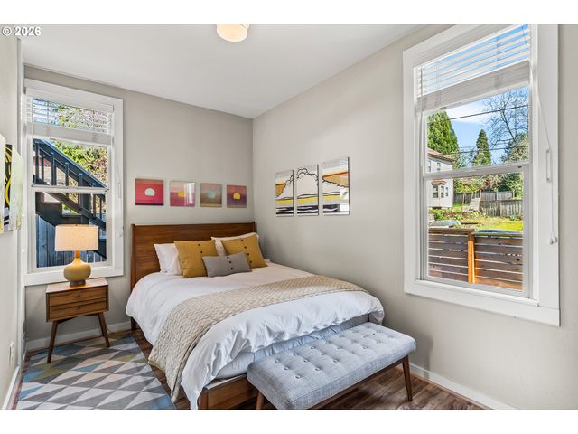 737 Ne SKIDMORE St, Portland, OR 97211