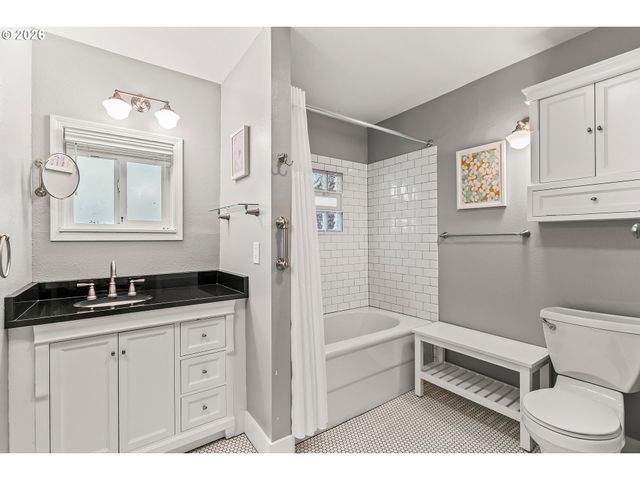 737 Ne SKIDMORE St, Portland, OR 97211