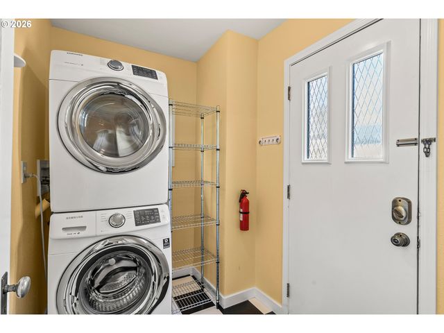 737 Ne SKIDMORE St, Portland, OR 97211