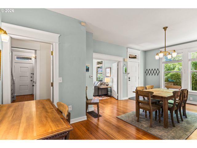 737 Ne SKIDMORE St, Portland, OR 97211