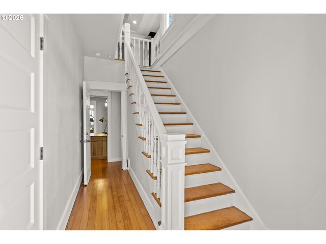 737 Ne SKIDMORE St, Portland, OR 97211