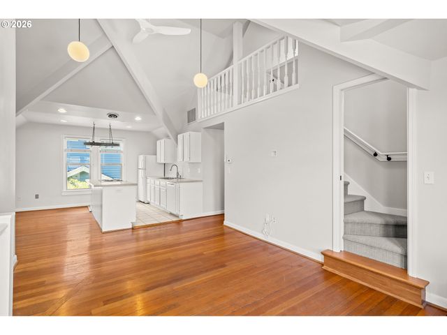 737 Ne SKIDMORE St, Portland, OR 97211