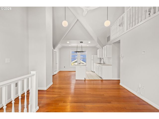 737 Ne SKIDMORE St, Portland, OR 97211