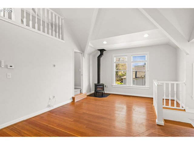 737 Ne SKIDMORE St, Portland, OR 97211