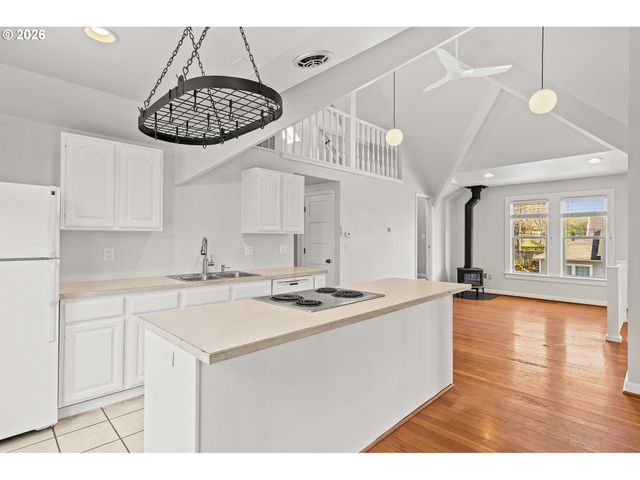 737 Ne SKIDMORE St, Portland, OR 97211