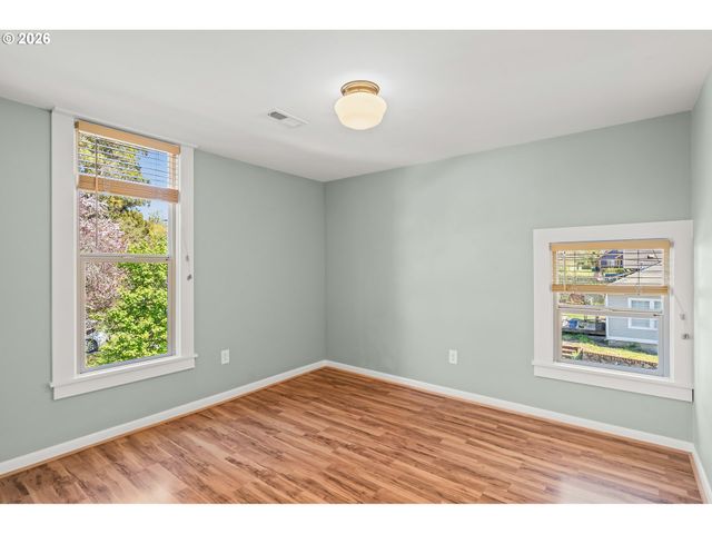 737 Ne SKIDMORE St, Portland, OR 97211