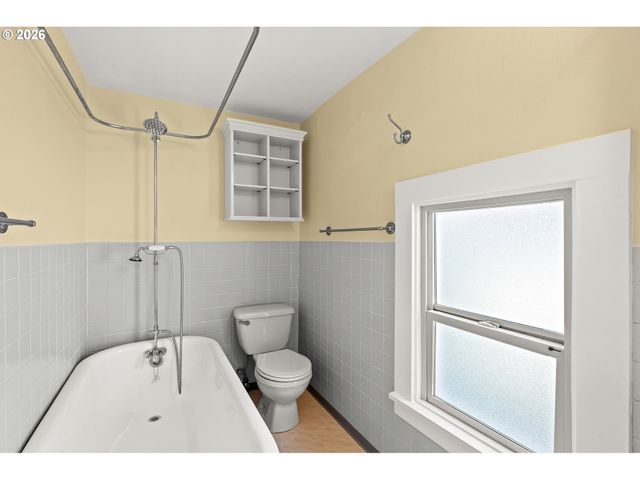 737 Ne SKIDMORE St, Portland, OR 97211