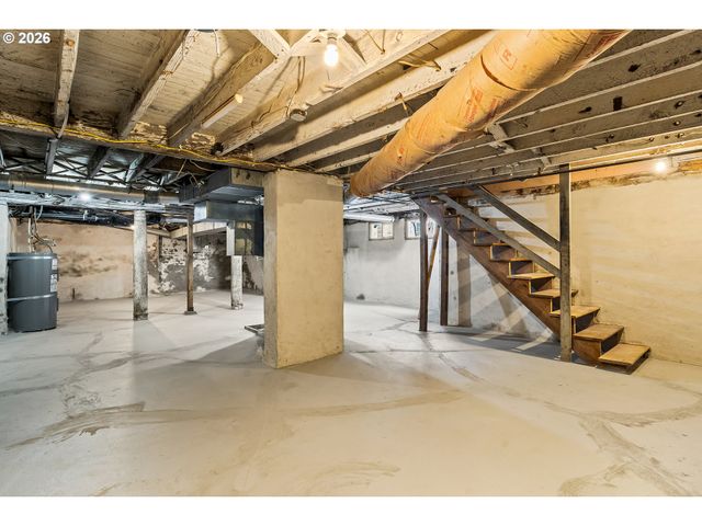 737 Ne SKIDMORE St, Portland, OR 97211