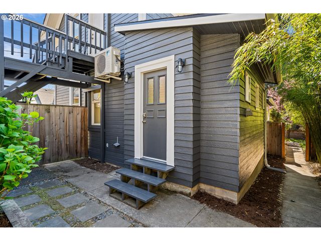 737 Ne SKIDMORE St, Portland, OR 97211