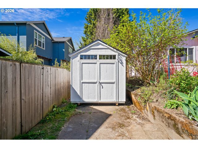 737 Ne SKIDMORE St, Portland, OR 97211