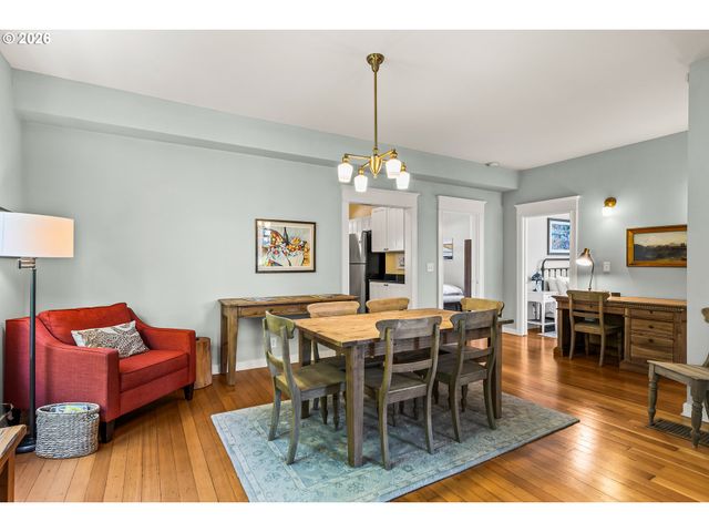 737 Ne SKIDMORE St, Portland, OR 97211